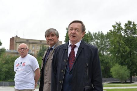 Новосибирская область. В день памяти и скорби активисты КПРФ провели автопробег