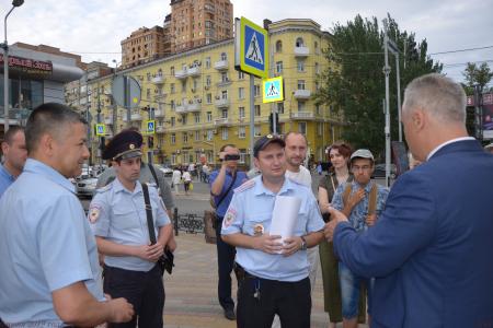«Увы! куда ни брошу взор - везде бичи, везде железы...»: в Ростове-на-Дону полиция попыталась запретить читать стихи Пушкина в День русского языка