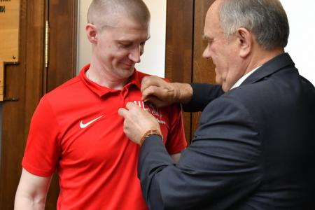 Г.А. Зюганов наградил команду КПРФ - серебряных призеров чемпионата России по мини-футболу