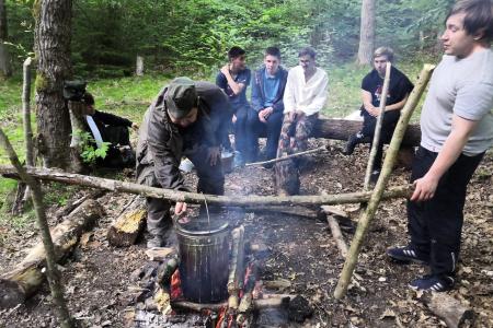 Калининградские комсомольцы совершили увлекательный пеший поход в священное место прусских племен