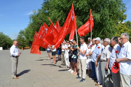 Коммунисты Калмыкии почтили память погибших в Великой Отечественной войне