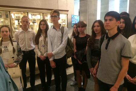 Нижегородские школьники при поддержке депутата Госдумы от КПРФ В.Н. Блоцкого посетили Москву