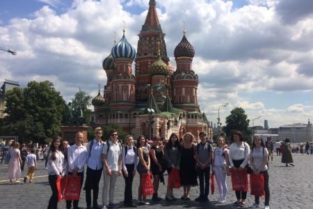 Нижегородские школьники при поддержке депутата Госдумы от КПРФ В.Н. Блоцкого посетили Москву