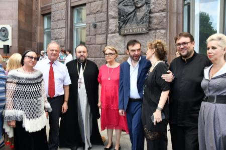 Г.А. Зюганов принял участие в открытии мемориальной доски, посвященной Л.Г. Зыкиной