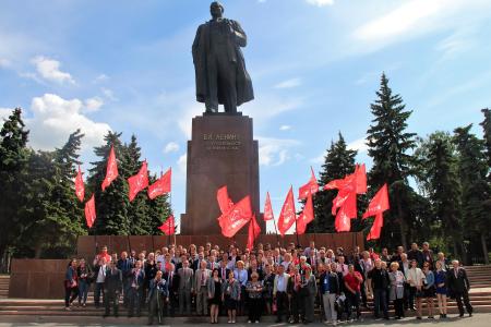 Челябинск. Делегация ЦК КПРФ и партийный актив УрФО возложили цветы к памятникам В.И. Ленину и А.С. Пушкину
