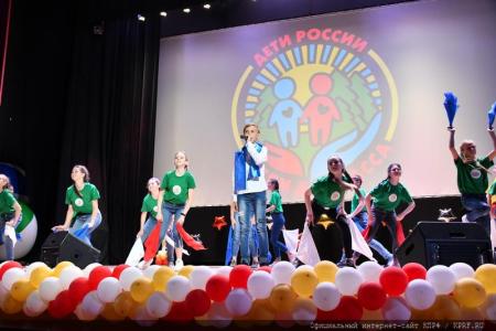 Должны смеяться дети