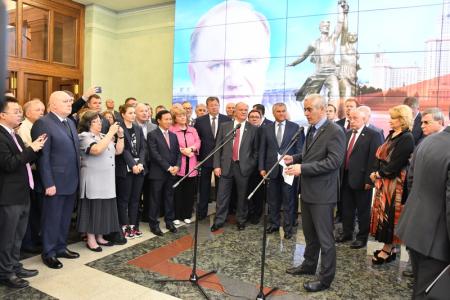 «Служить народу, бороться за правду!». В Госдуме открылась выставка, посвященная 75-летию Г.А. Зюганова
