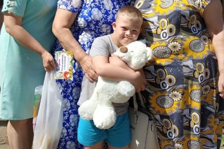 Республика Татарстан. Активисты женского движения «Надежда Россия» приехали с подарками к детям-инвалидам