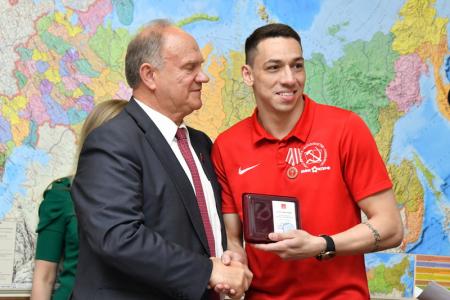 Г.А. Зюганов наградил команду КПРФ - серебряных призеров чемпионата России по мини-футболу