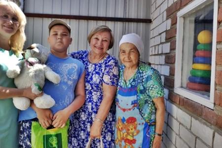 Республика Татарстан. Активисты женского движения «Надежда Россия» приехали с подарками к детям-инвалидам