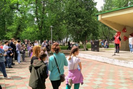 Курганские коммунисты в День защиты детей сделали подарок юным жителям областного центра