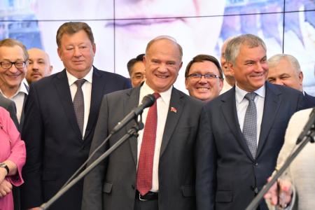 «Служить народу, бороться за правду!». В Госдуме открылась выставка, посвященная 75-летию Г.А. Зюганова