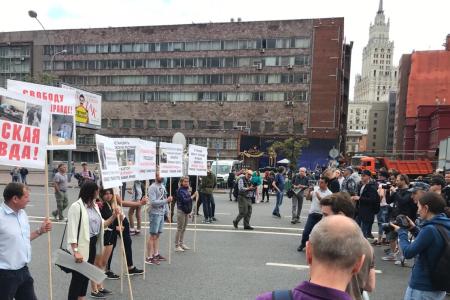 Участники митинга в Москве "Справедливость для всех" поддержали борьбу газеты "Тульская правда" за свободу слова в Тульской области