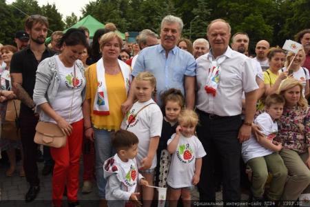 Г.А. Зюганов принял участие в арт-фестивале «Мой совхоз - моя Россия»