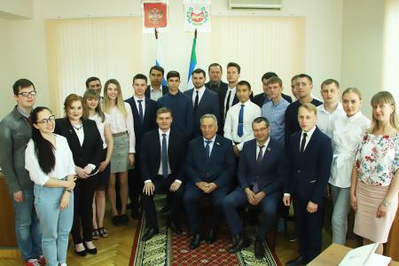 Коммунист стал главой молодежного парламента Хакасии