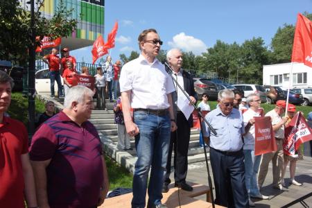 «Хватит нам врать!»: возле телецентра «Останкино» в Москве прошла акция левых сил