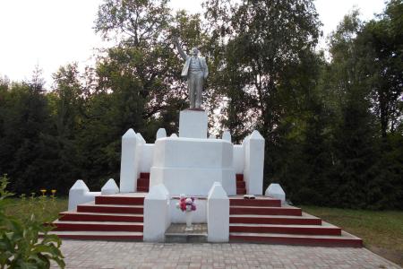 Тамбовская область. В с. Большое Шереметьево отремонтирован памятник Ленину