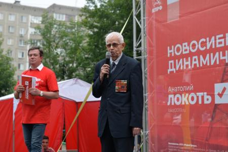 Новосибирск. Анатолий Локоть провел первую дворовую встречу с избирателями