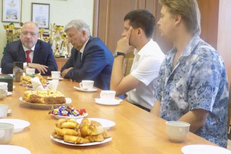 Депутат Госдумы Cергей Гаврилов обсудил с воронежскими авиастроителями грузинские события и ситуацию на ВАСО