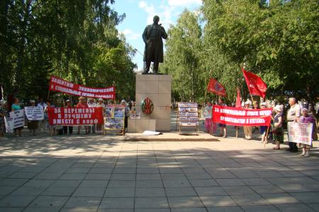 Общее требование участников митинга в Барнауле: «Руки прочь от совхоза имени Ленина и Павла Грудинина!»