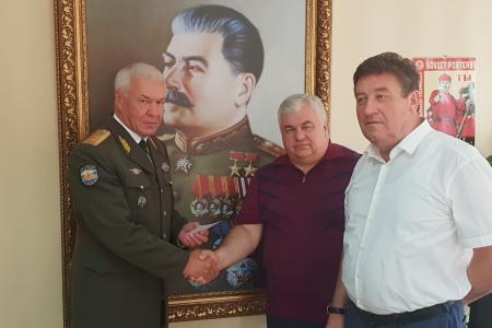 К.К. Тайсаев на заседании предвыборного штаба поздравил В.И. Соболева с успешной регистрацией кандидатом на пост губернатора Ставропольского края