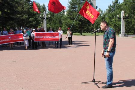 В Челябинске прошла акция протеста в защиту социальных прав граждан, Совхоза им. Ленина и Павла Грудинина