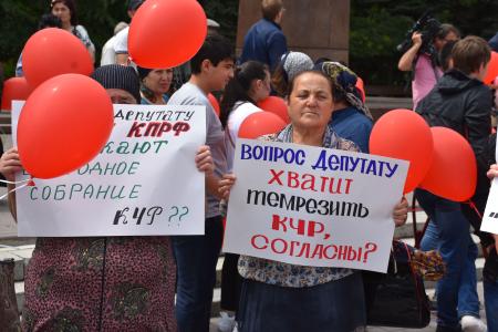 Глава КЧР Рашид Темрезов отказался встречаться с депутатами Госдумы от КПРФ