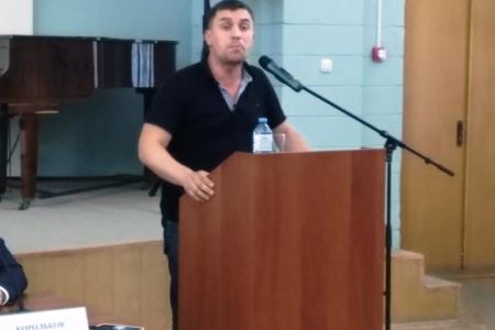 Саратовская область. Во время обсуждения темы строительства завода по переработке отходов I и II классов опасности общественник попытался ударить депутата-коммуниста