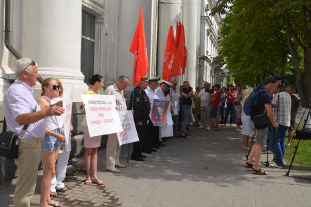 Коммунисты поддержали советский герб и советский флаг города Севастополя
