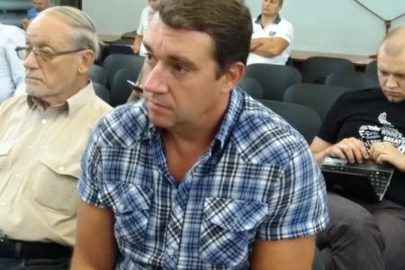Саратовская область. Во время обсуждения темы строительства завода по переработке отходов I и II классов опасности общественник попытался ударить депутата-коммуниста