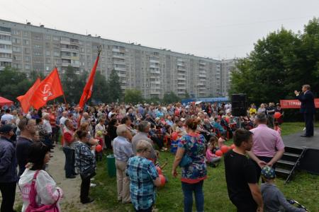 Новосибирск. Анатолий Локоть провел первую дворовую встречу с избирателями