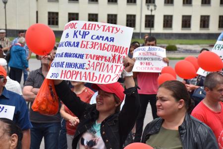 Глава КЧР Рашид Темрезов отказался встречаться с депутатами Госдумы от КПРФ