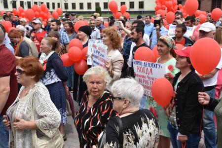 Глава КЧР Рашид Темрезов отказался встречаться с депутатами Госдумы от КПРФ