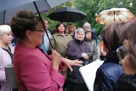 Депутат-коммунист Госдумы Ольга Алимова провела встречу с москвичами
