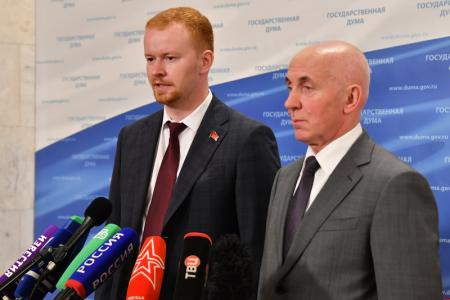 Ю.П. Синельщиков и Д.А. Парфенов выступили перед журналистами в Госдуме