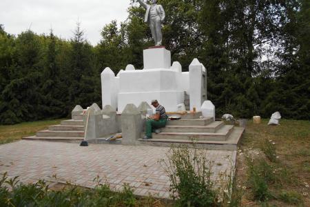 Тамбовская область. В с. Большое Шереметьево отремонтирован памятник Ленину