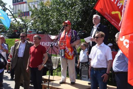 «Хватит нам врать!»: возле телецентра «Останкино» в Москве прошла акция левых сил