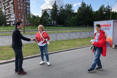 Нина Останина продолжает агитацию в Великом Новгороде