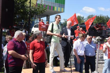 «Хватит нам врать!»: возле телецентра «Останкино» в Москве прошла акция левых сил