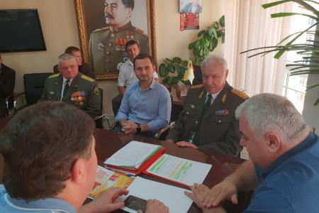 К.К. Тайсаев на заседании предвыборного штаба поздравил В.И. Соболева с успешной регистрацией кандидатом на пост губернатора Ставропольского края