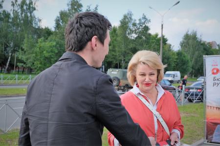 Нина Останина продолжает агитацию в Великом Новгороде