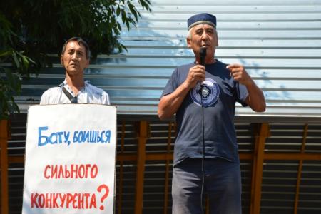 Коммунисты и выдвинутый КРО КПРФ кандидат на должность Главы Калмыкии приняли участие в митинге «За честные выборы!»