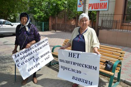 Пикеты в защиту Павла Грудинина в Калмыкии