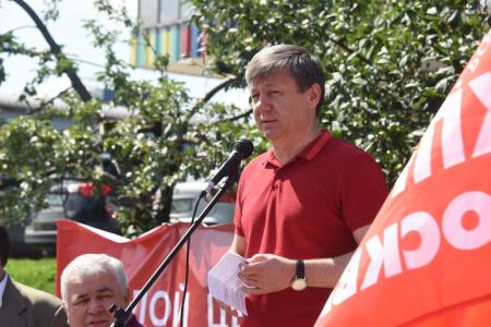 «Хватит нам врать!»: возле телецентра «Останкино» в Москве прошла акция левых сил