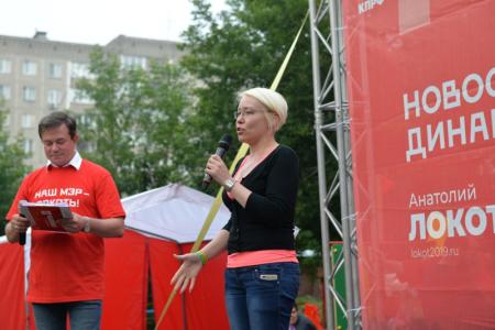 Новосибирск. Анатолий Локоть провел первую дворовую встречу с избирателями