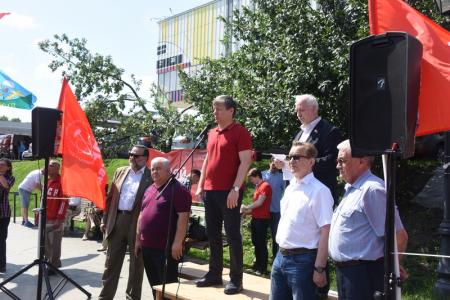«Хватит нам врать!»: возле телецентра «Останкино» в Москве прошла акция левых сил