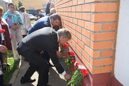 В подмосковном Домодедово торжественно открыли мемориальную доску в честь ветерана Великой Отечественной войны И.П. Никонова