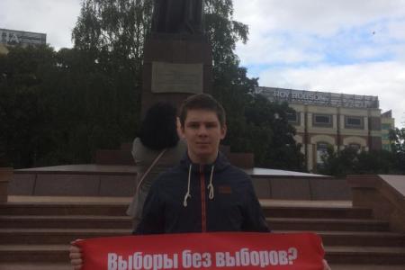 В Калининграде прошла серия одиночных пикетов в поддержку коммунистов КЧР