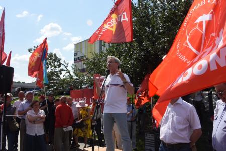 «Хватит нам врать!»: возле телецентра «Останкино» в Москве прошла акция левых сил