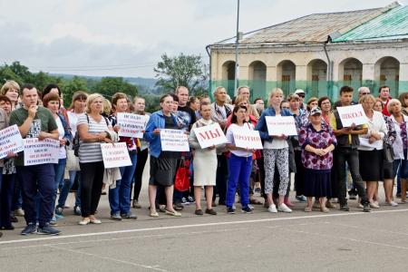 Пермский край. При поддержке КПРФ проведен митинг против закрытия коррекционной школы в Кунгуре